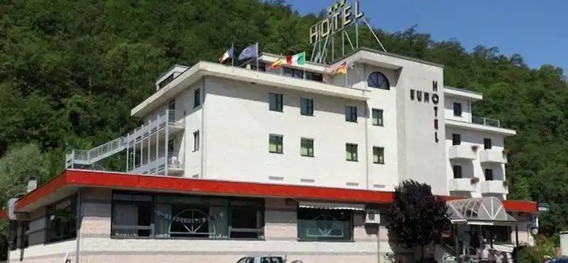 Euro Hotel — ChIJezSAEFMr1BIRq1kgW7rDxro,ChIJTSEs636SKxMRkIDk45AsCAM