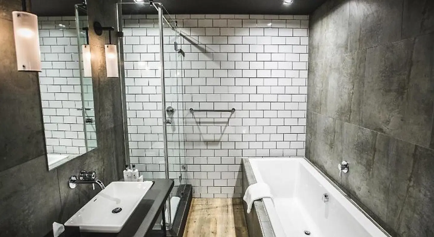 Century City Hotel Badezimmer