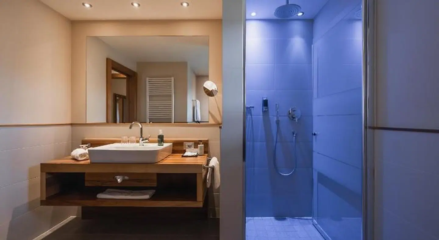 Hotel Emmy - five elements Badezimmer