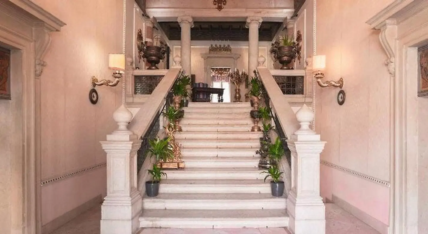 Duchessa Isabella EXTERIOR