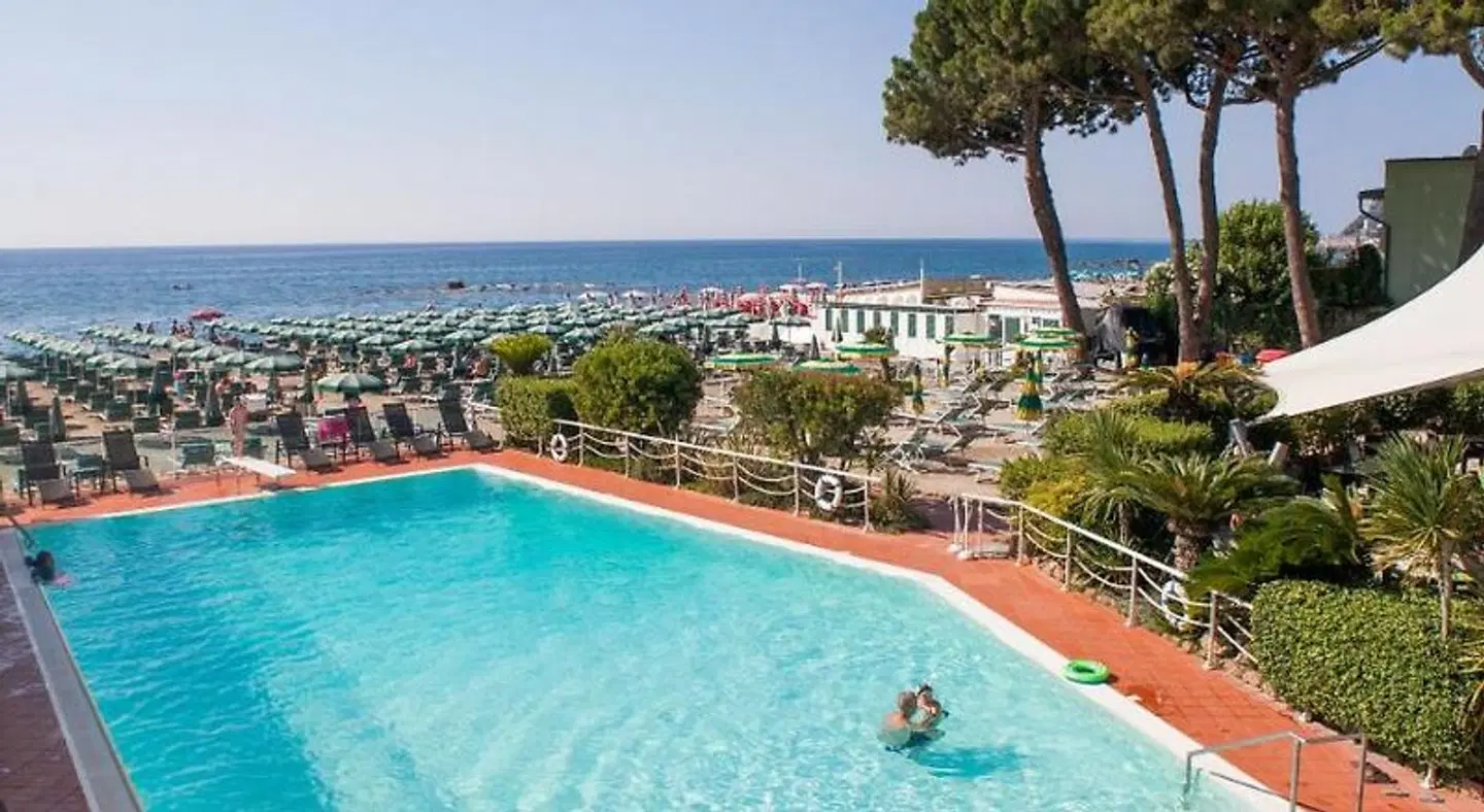Hotel Gabriella OUTDOOR_POOL
