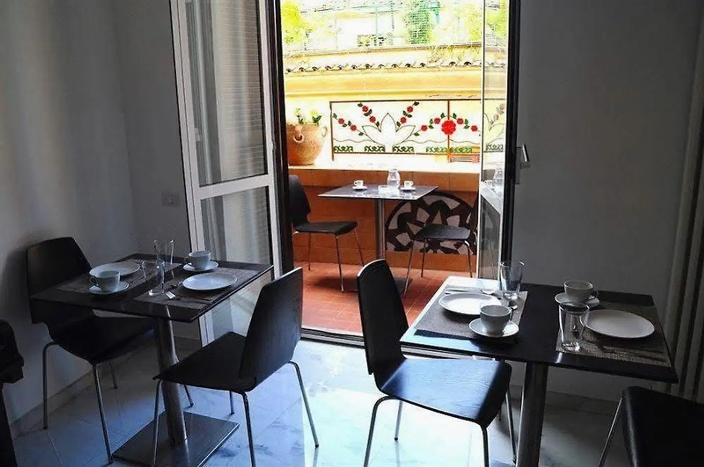 Little Rhome Suites Restaurant