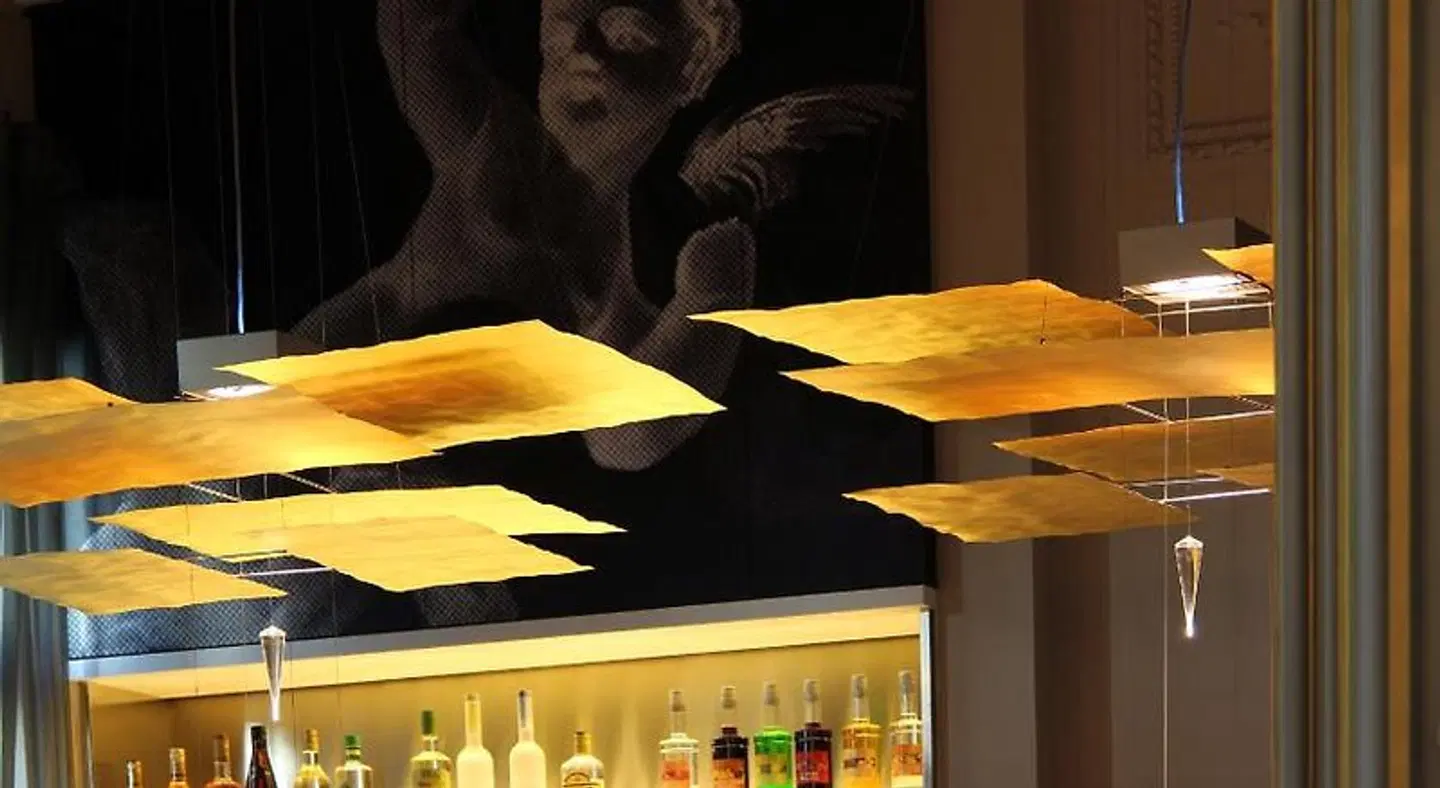 C2 Bar