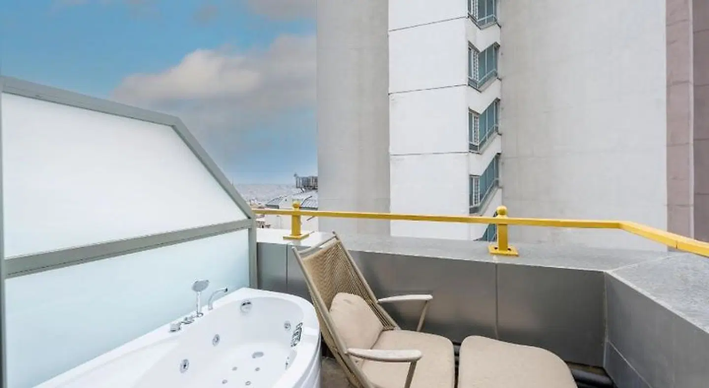 Ramada by Wyndham Istanbul Pera Badezimmer
