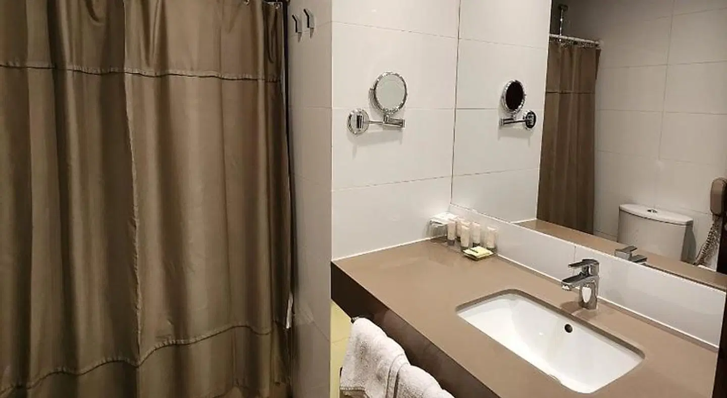 Hotel Los Españoles Plus Badezimmer