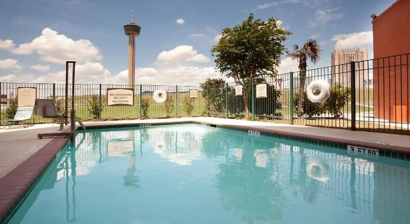 Staybridge Suites San Antonio Downtown Convention Center by IHG OUTDOOR_POOL