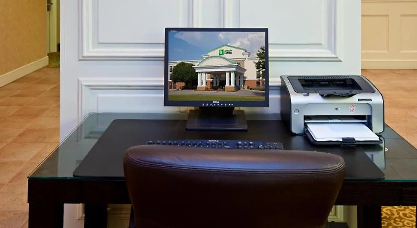 Holiday Inn Express Indianapolis Airport by IHG ROOM_EXAMPLE
