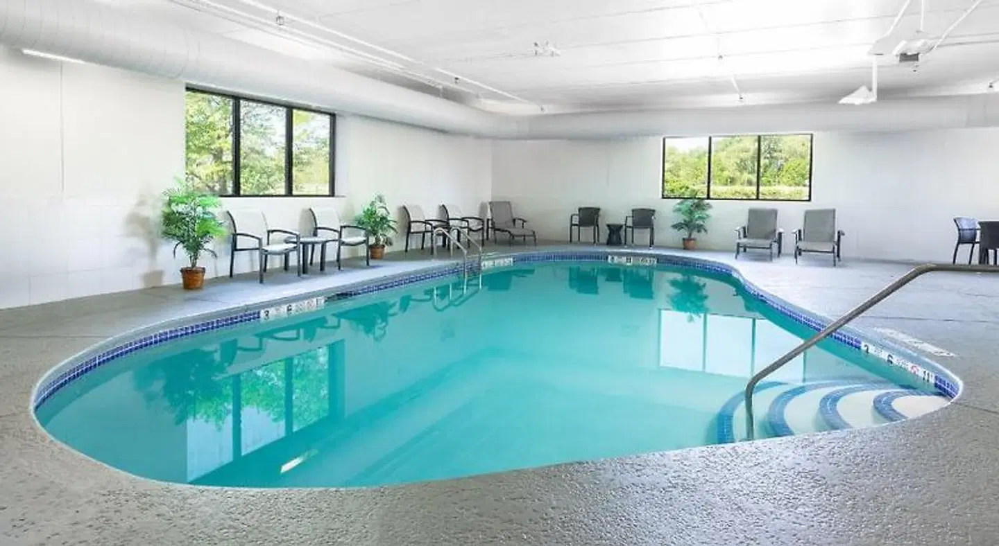 Staybridge Suites Buffalo by IHG Hallenbad