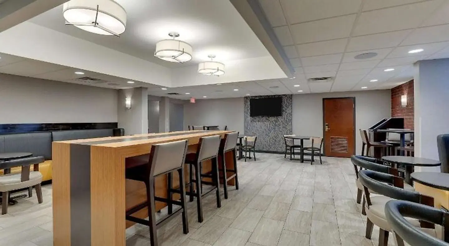 Drury Inn Paducah Bar