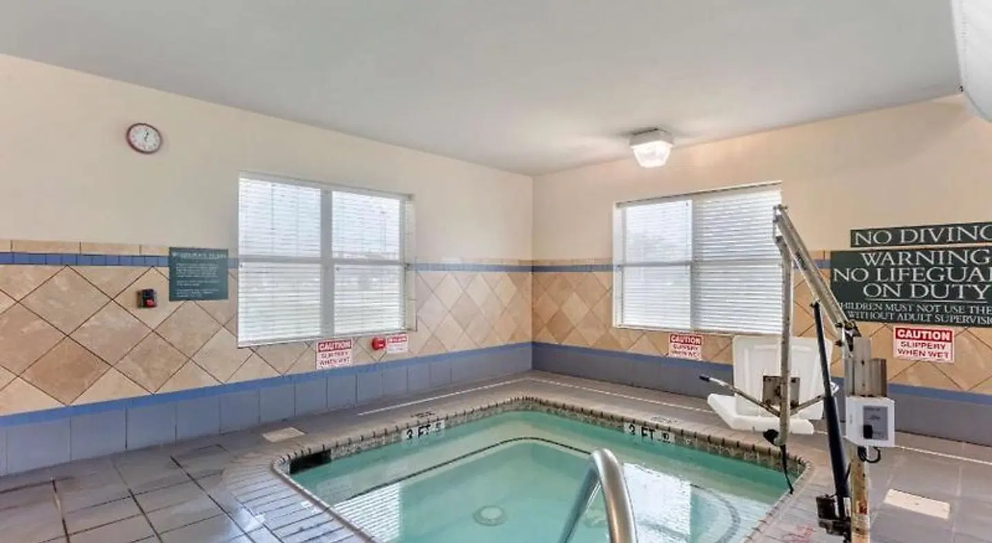 Comfort Inn & Suites Dover Hallenbad