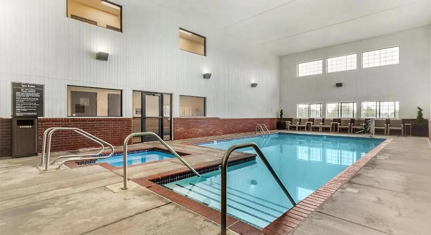 Best Western Plus Yukon Hallenbad