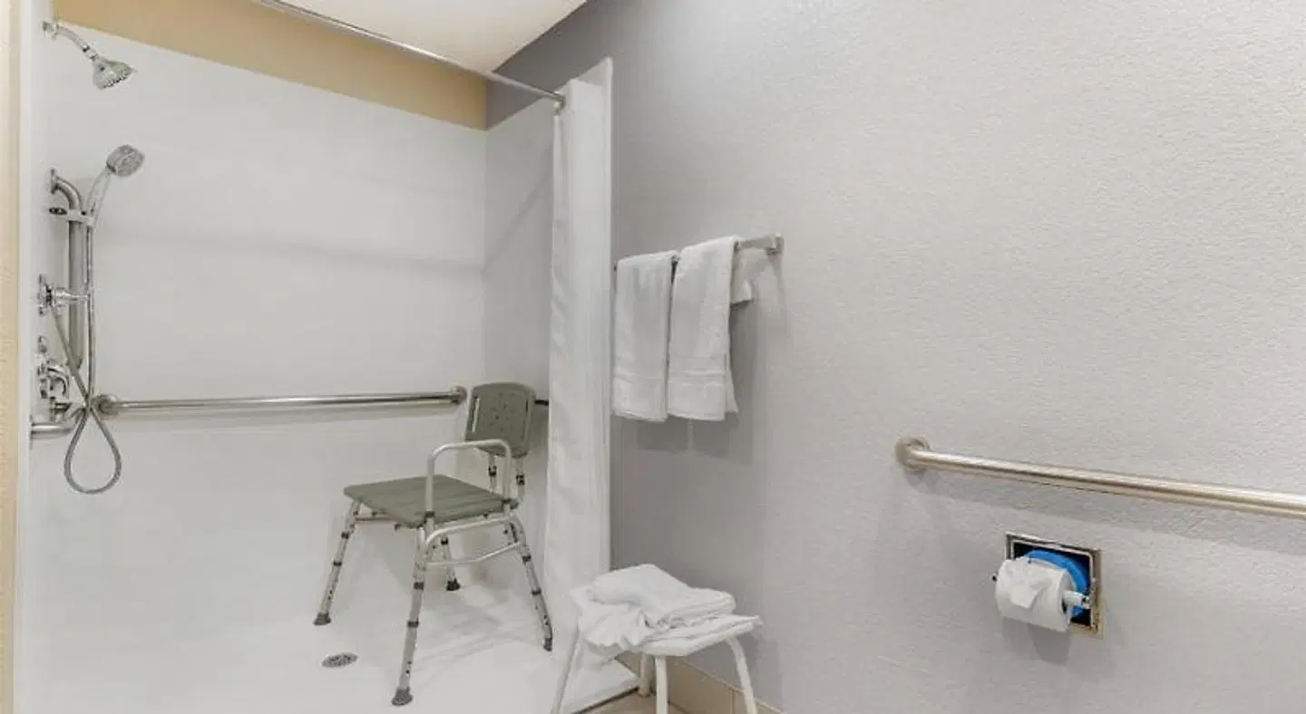 Best Western Plus Yukon Badezimmer