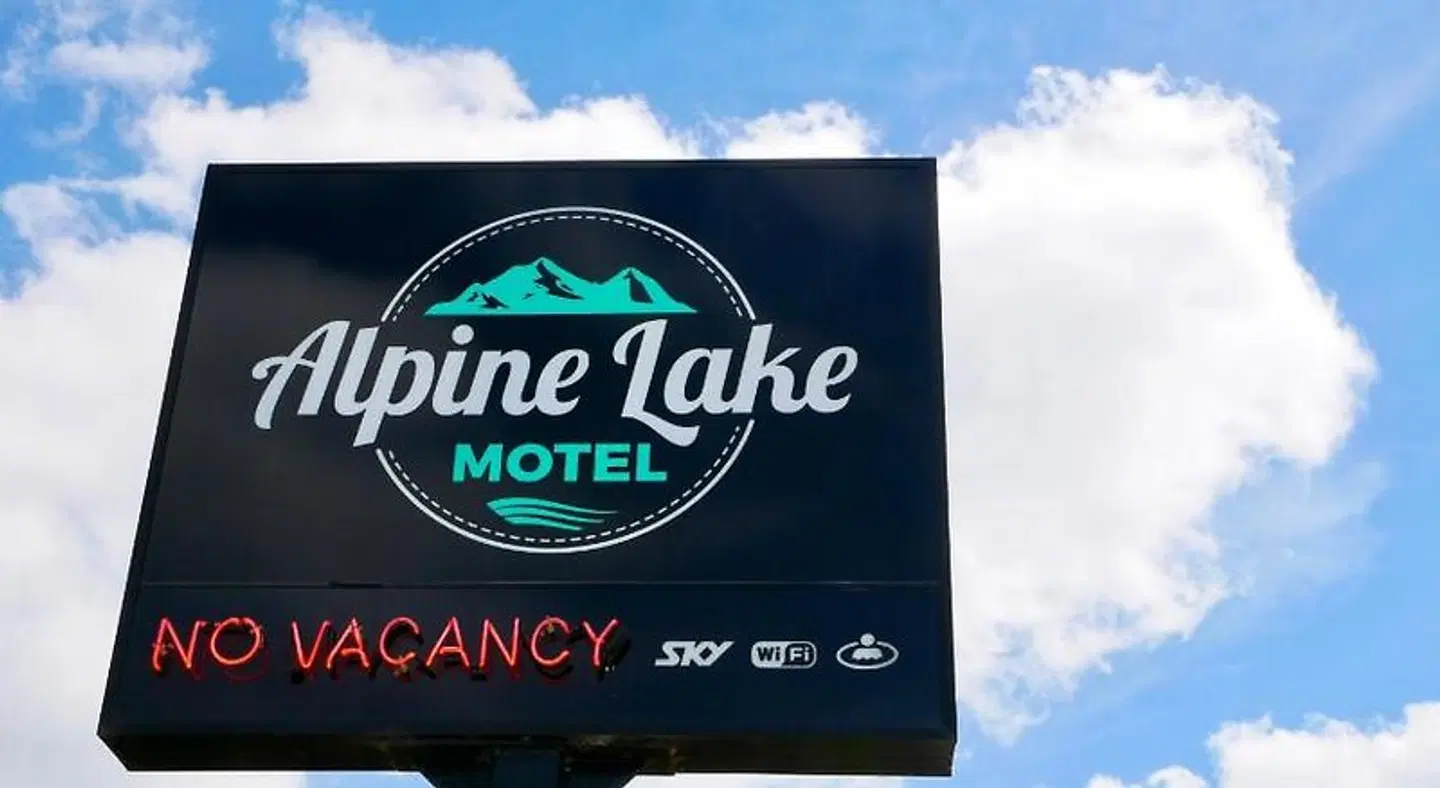 Alpine Lake Motor Lodge EXTERIOR