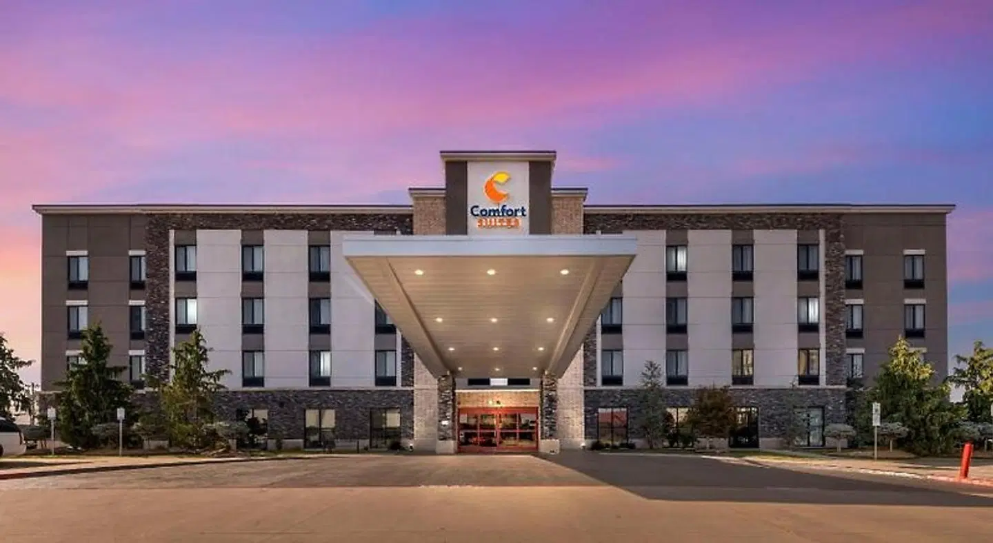 Comfort Suites Meridian and I-40 EXTERIOR