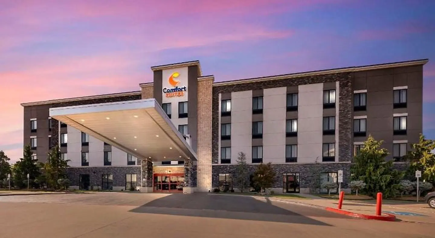 Comfort Suites Meridian and I-40 EXTERIOR