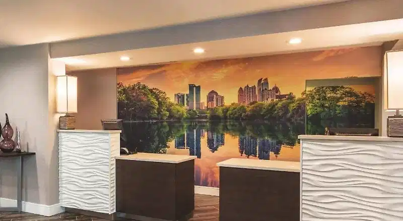 La Quinta Inn & Suites by Wyndham Atlanta Perimeter Medical – Hotelfoto