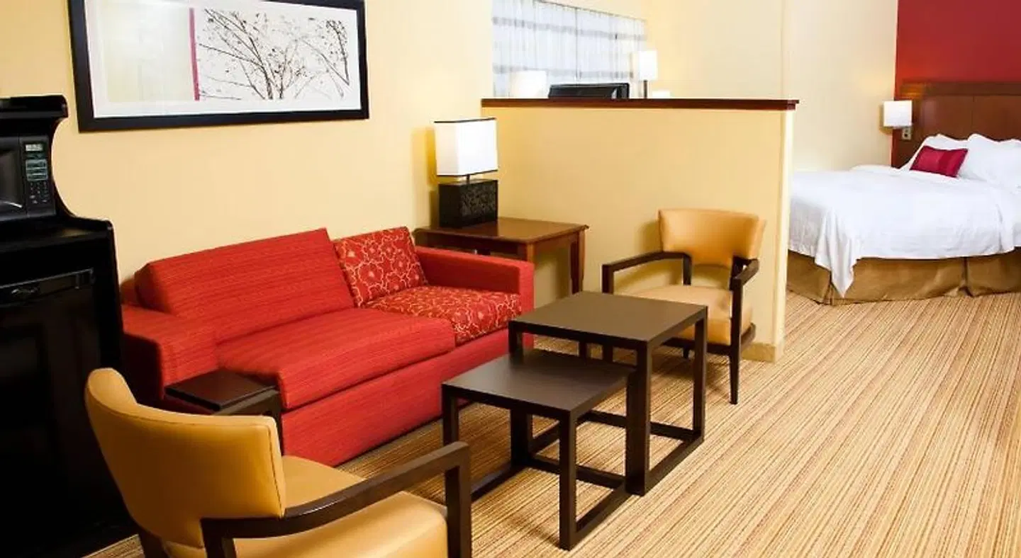 Courtyard by Marriott La Crosse Downtown/Mississippi Riverfront ROOM_EXAMPLE