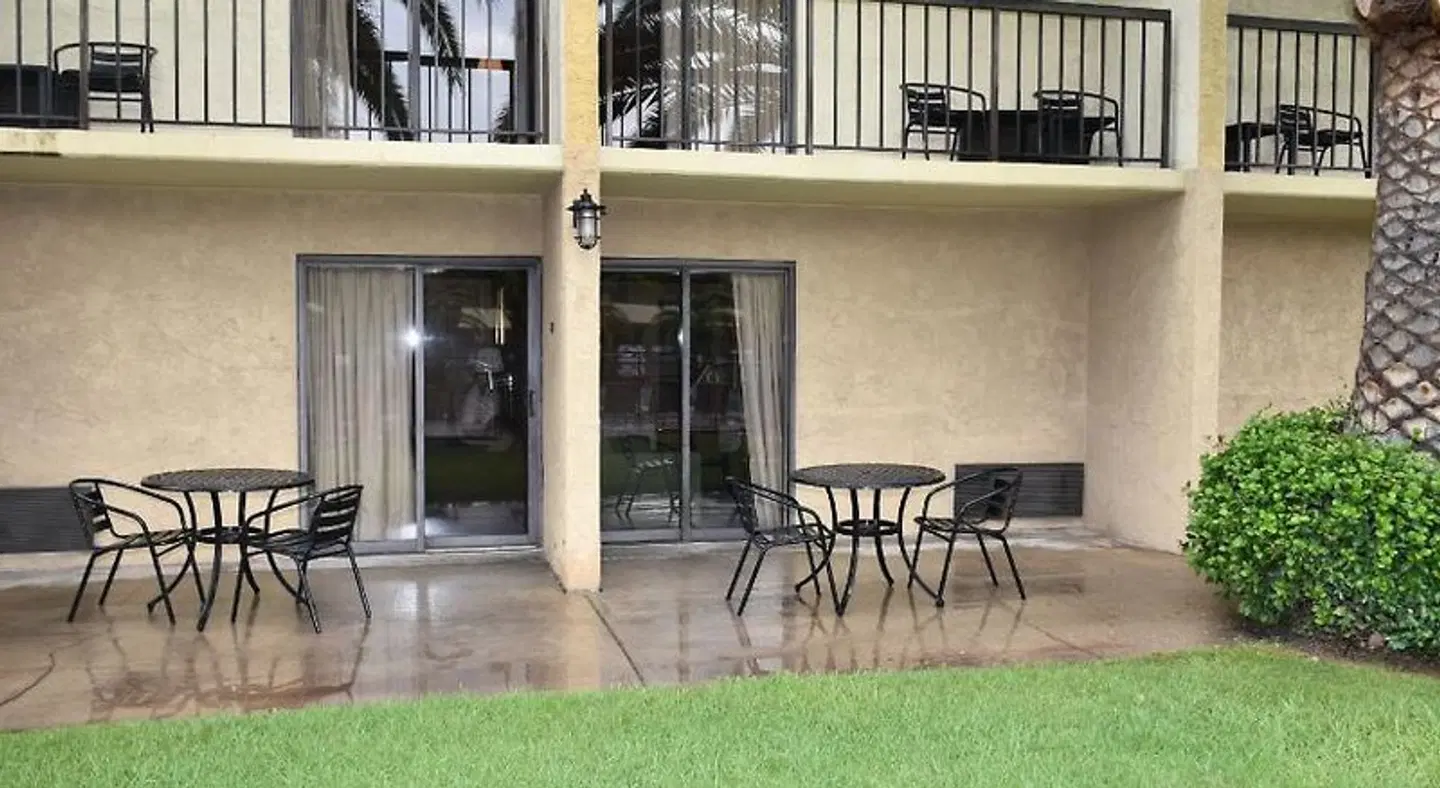 Ontario Airport Inn Terrasse