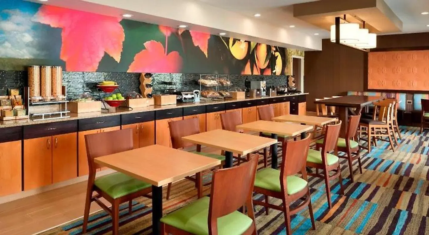Fairfield by Marriott Inn & Suites Hartford Manchester Bar