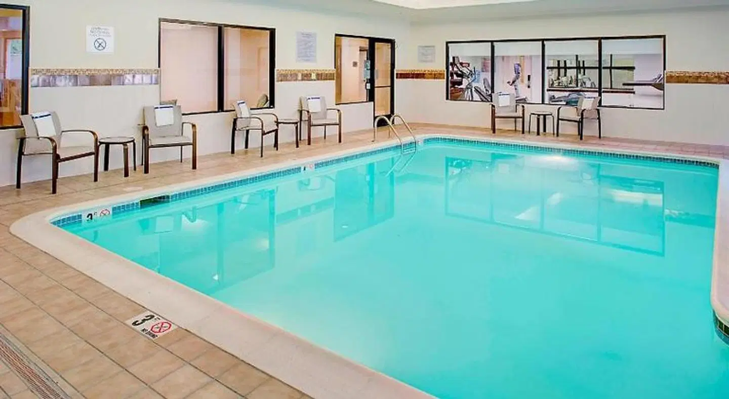 Courtyard by Marriott Richmond Airport Hallenbad