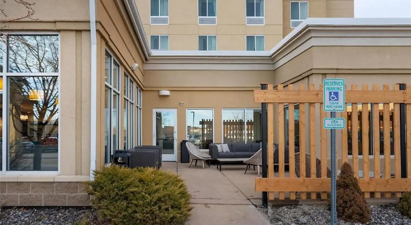 Hilton Garden Inn Billings EXTERIOR