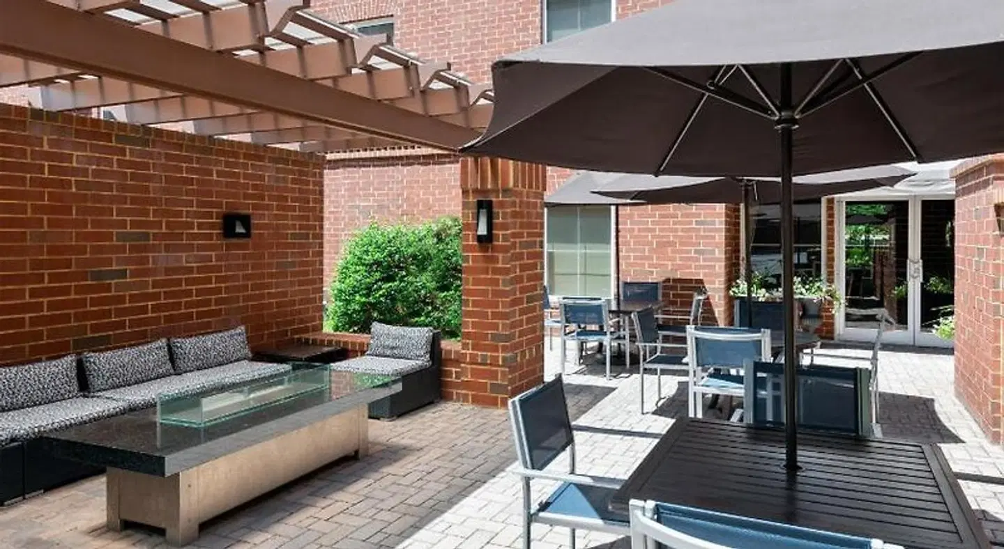 Hampton Inn & Suites Charlottesville at the University Terrasse