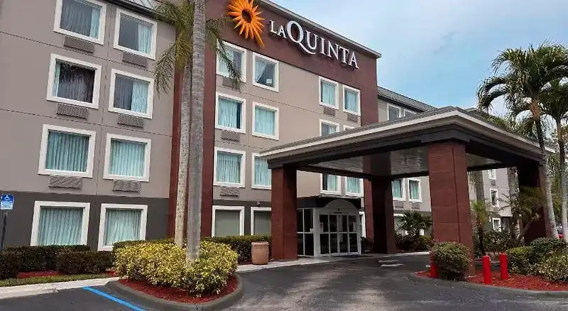 La Quinta Inn & Suites by Wyndham Naples East (I-75) – Hotelfoto