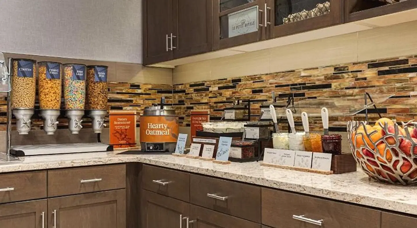 Homewood Suites by Hilton - Charlottesville Bar