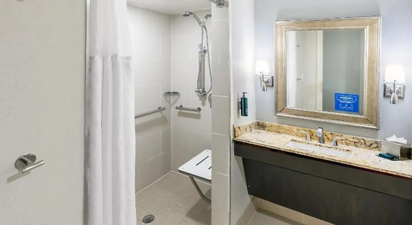 DoubleTree by Hilton Tulsa Downtown Badezimmer