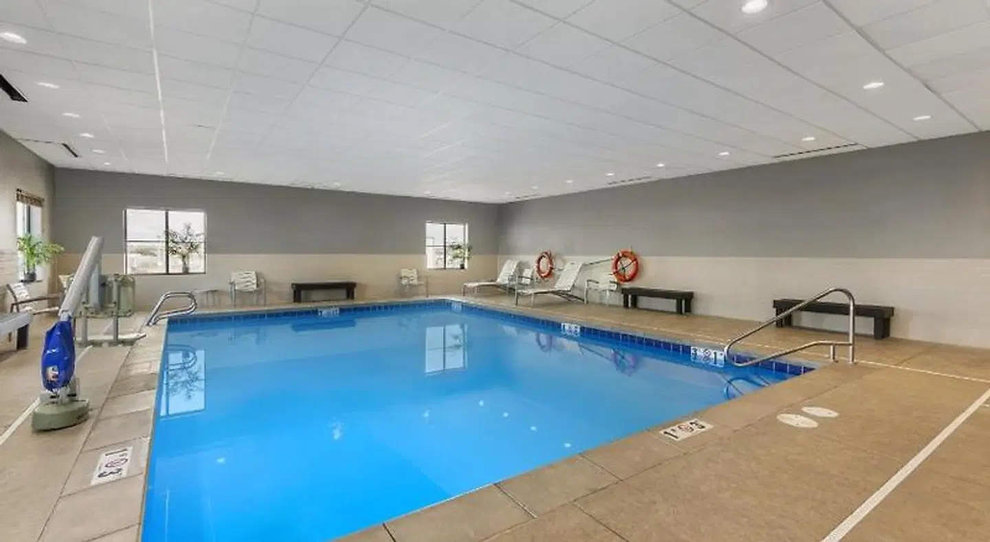 Best Western Plus Williston Hotel & Suites Hallenbad