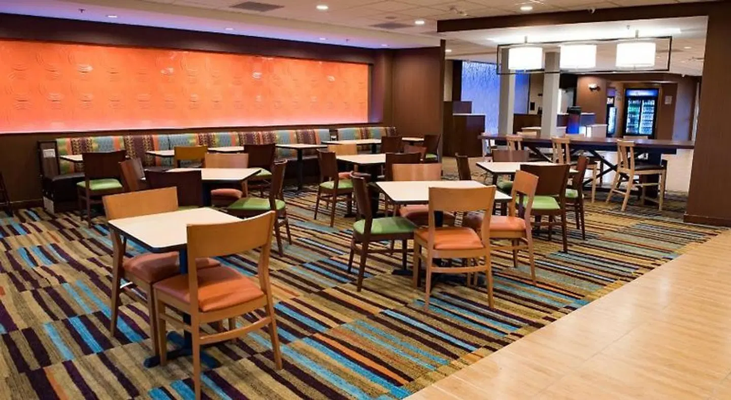Fairfield by Marriott Inn & Suites Anderson Restaurant