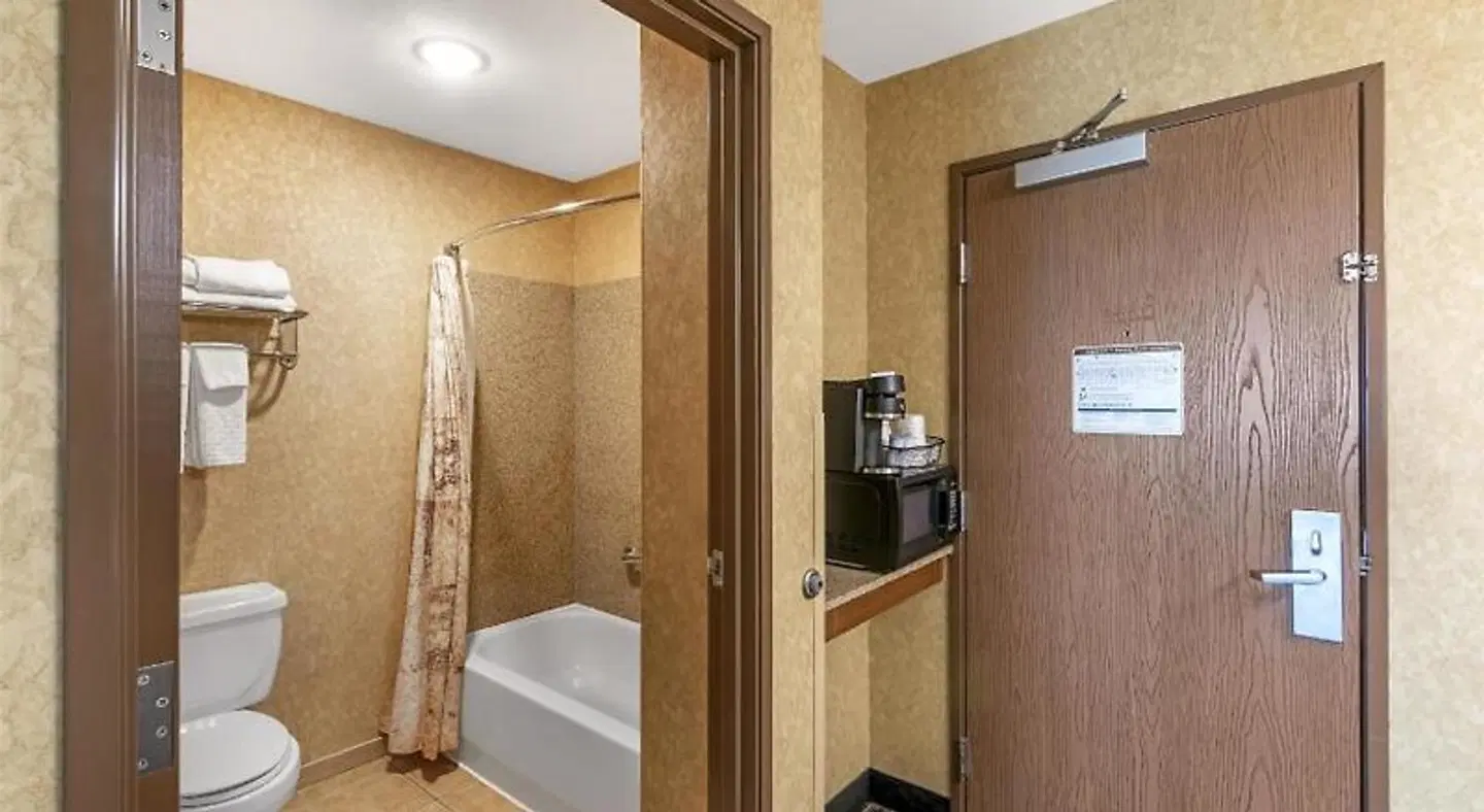 Best Western Plus Kelly Inn and Suites Badezimmer