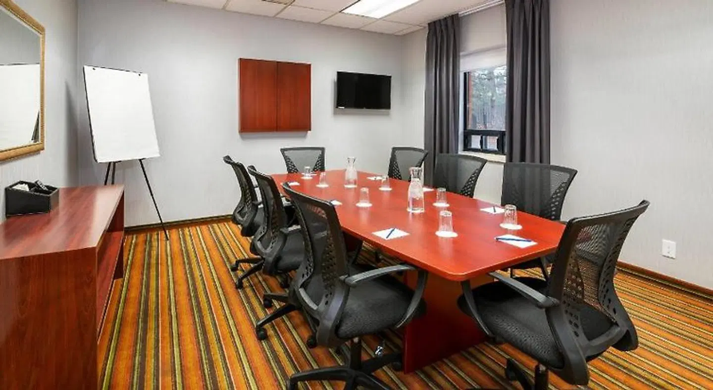 Comfort Hotel & Suites Konferenz