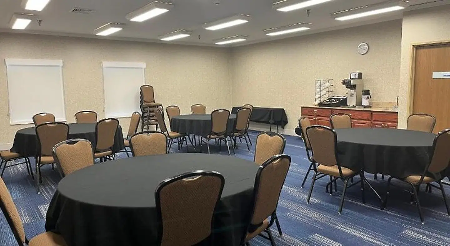 Holiday Inn Express & Suites Sioux Falls At Empire Mall by IHG Konferenz