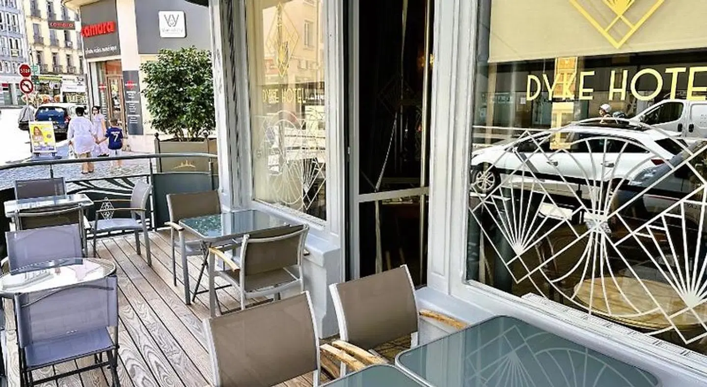 Dyke Hotel Terrasse
