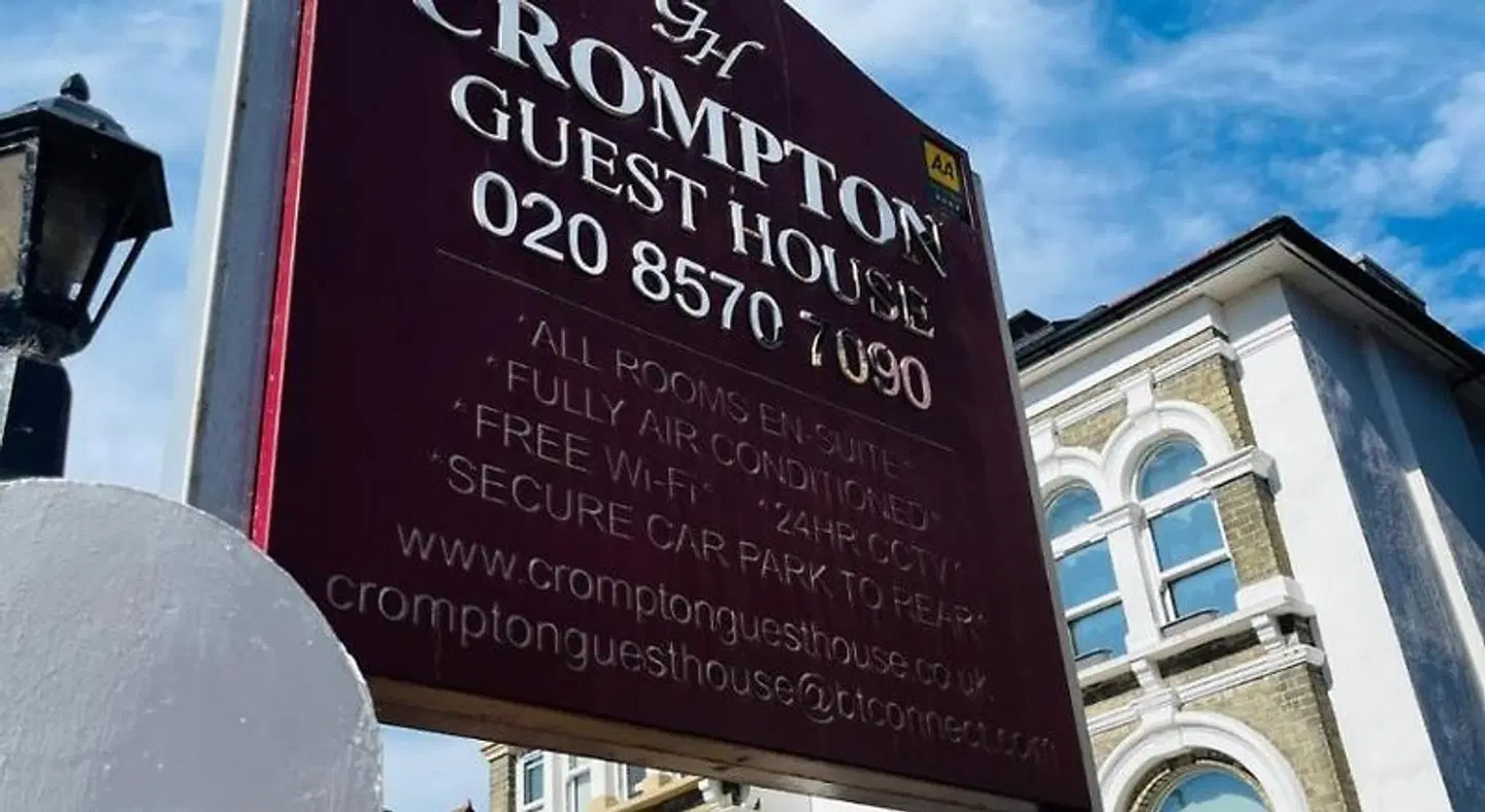 Crompton Guest House EXTERIOR