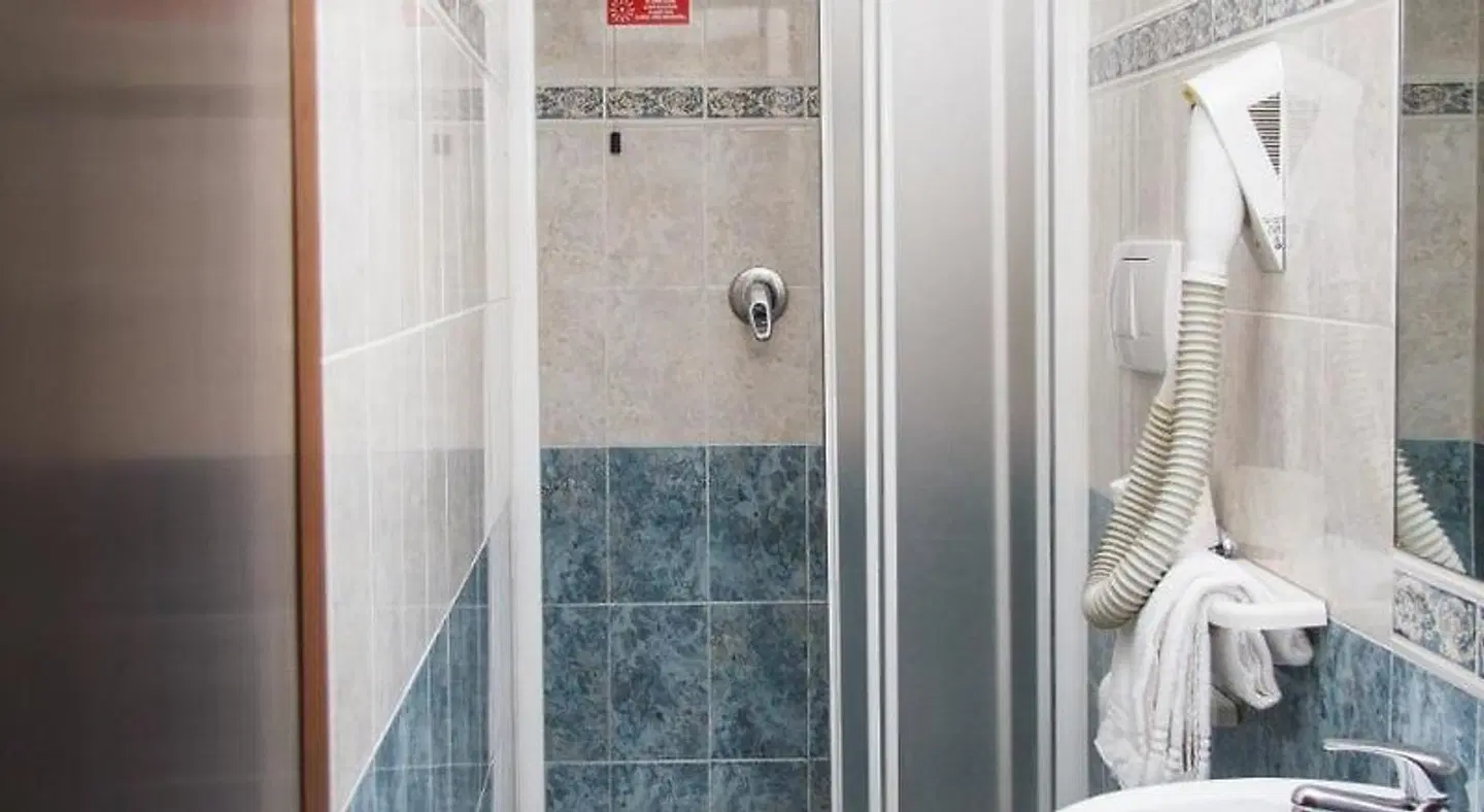 Hotel Nizza Badezimmer