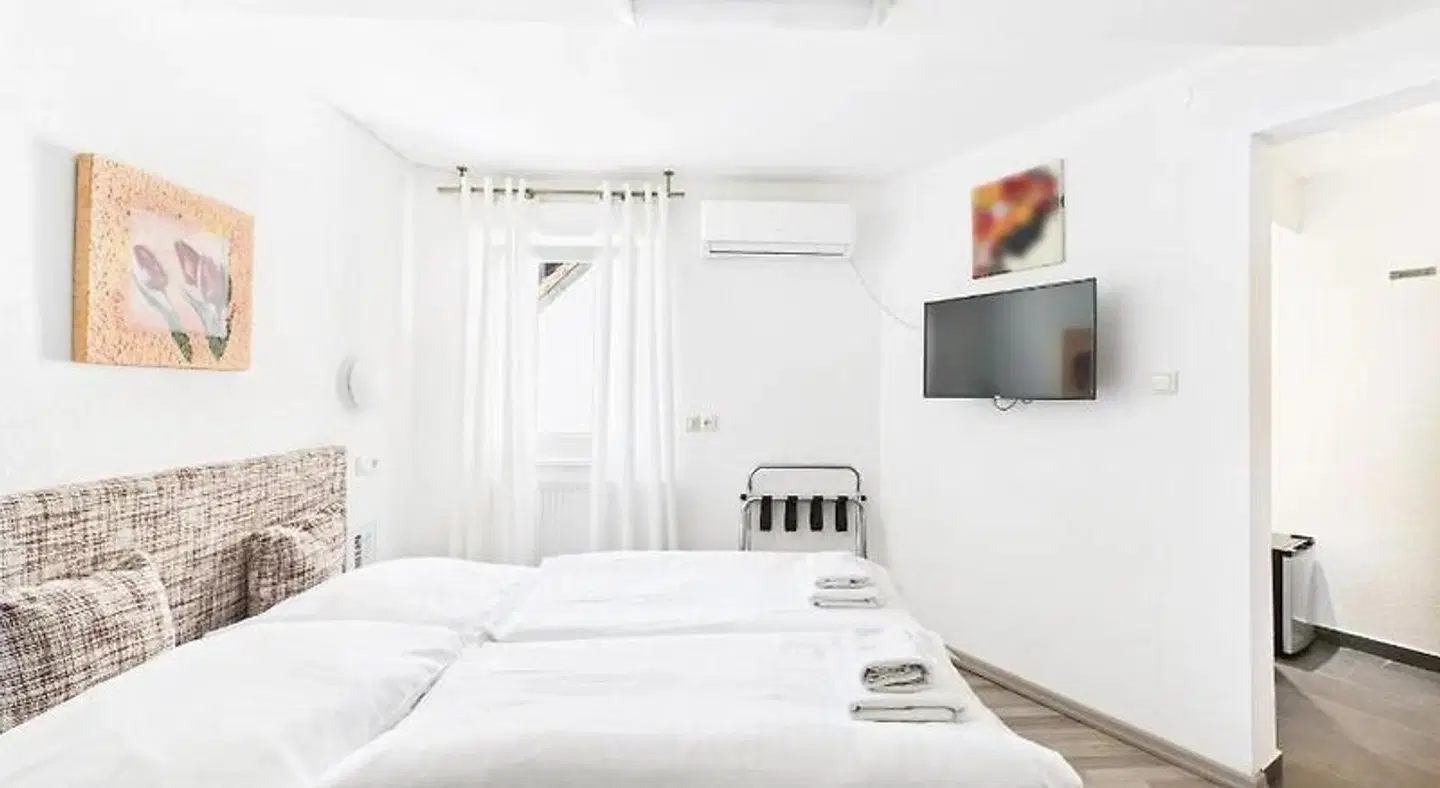 City ROOM_EXAMPLE