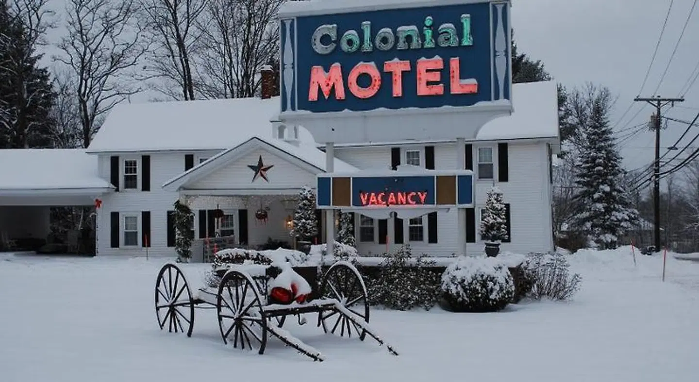 Colonial Motel EXTERIOR