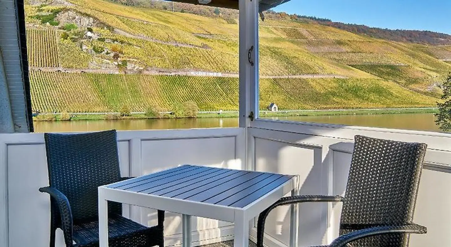 Moselhotel Sonnenuhr Terrasse