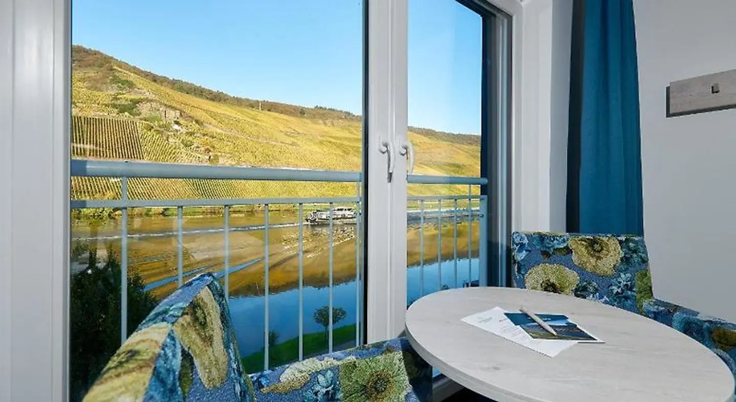 Moselhotel Sonnenuhr Badezimmer