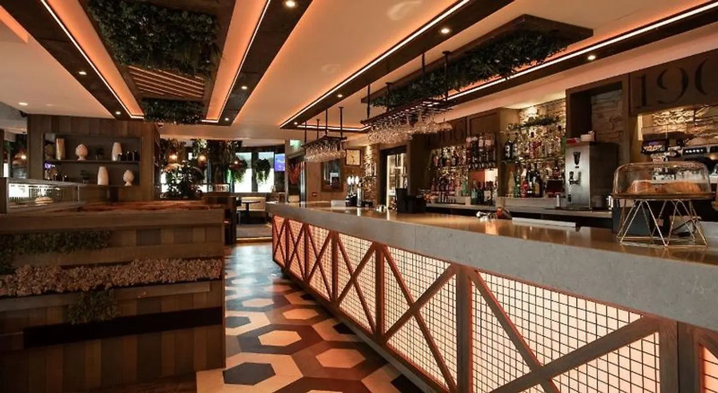 Royal Hotel Bar