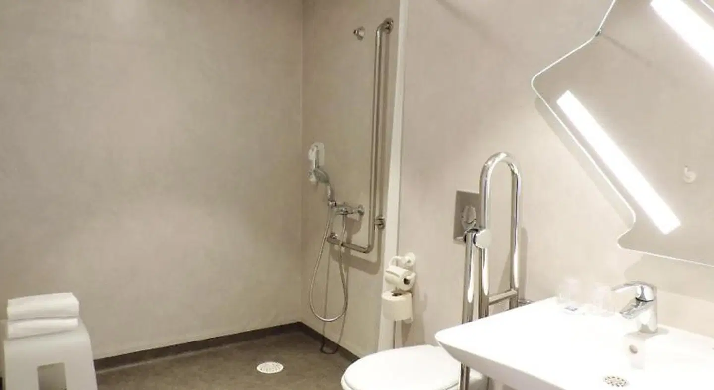 ibis budget Amiens Centre Gare Badezimmer