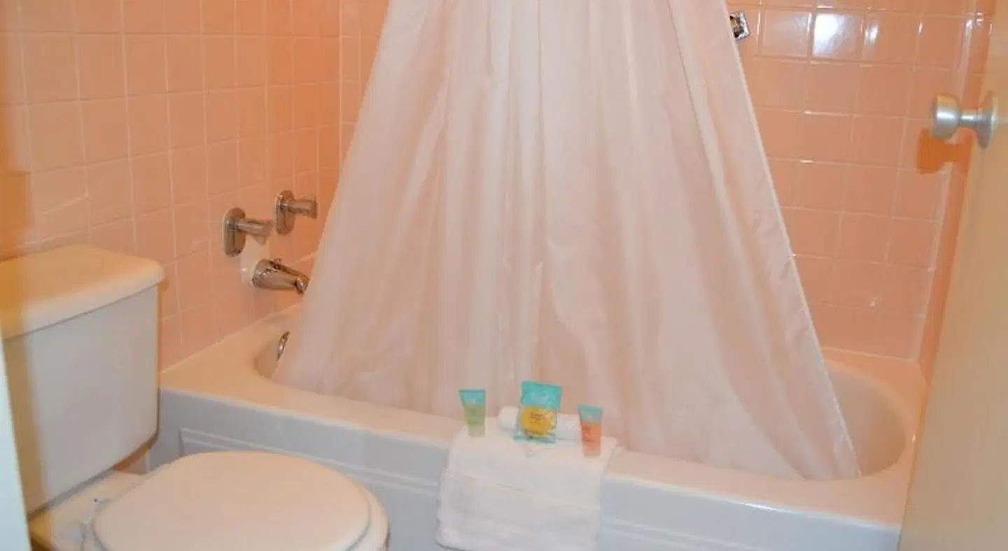 Cascades Inn Badezimmer