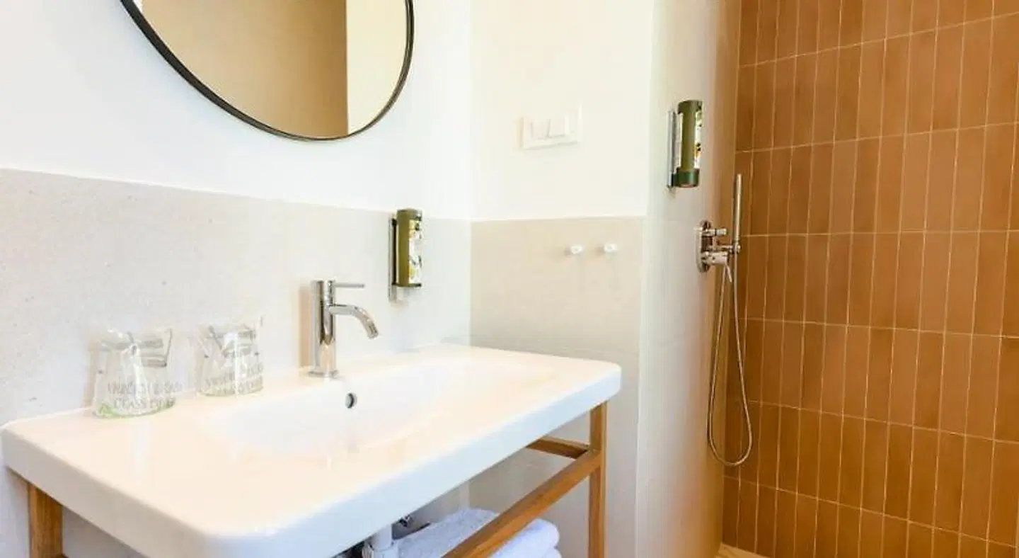 Split Ann Apartments Badezimmer