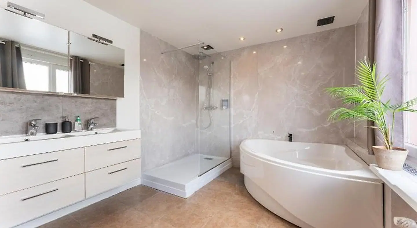 The Rose Suites Badezimmer