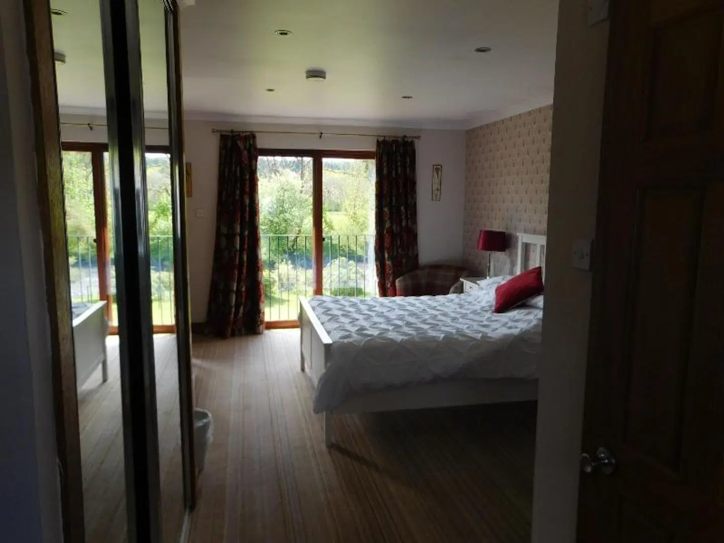 Riverside House ROOM_EXAMPLE