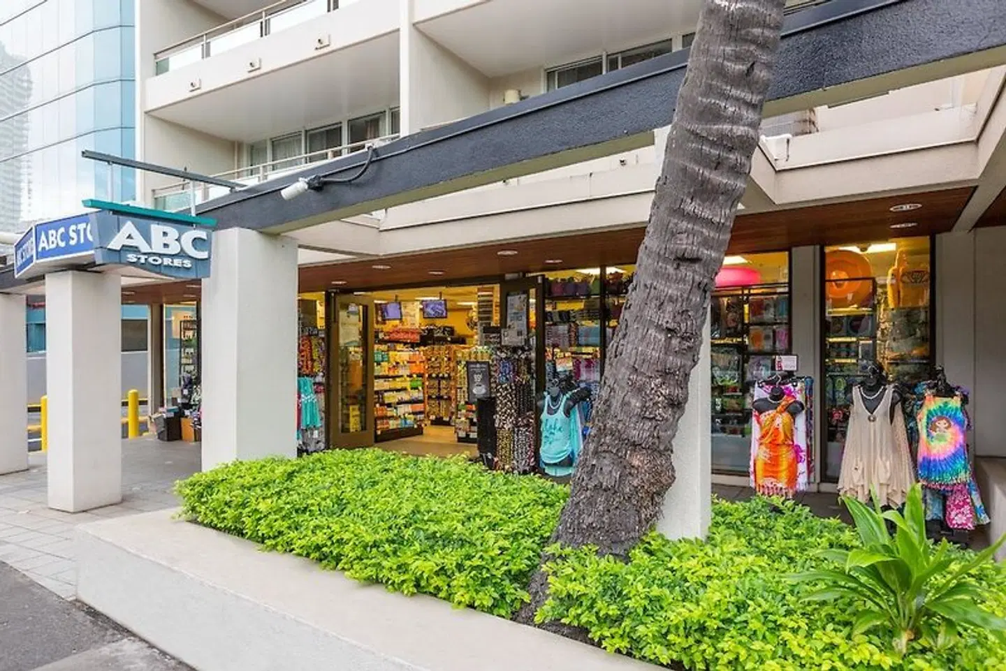 Regency on Beachwalk Waikiki by Outrigger EXTERIOR