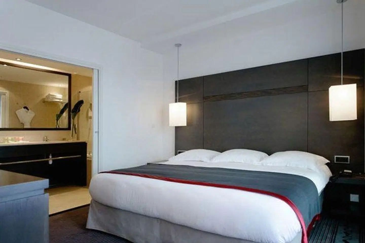 Newhotel of Marseille ROOM_EXAMPLE