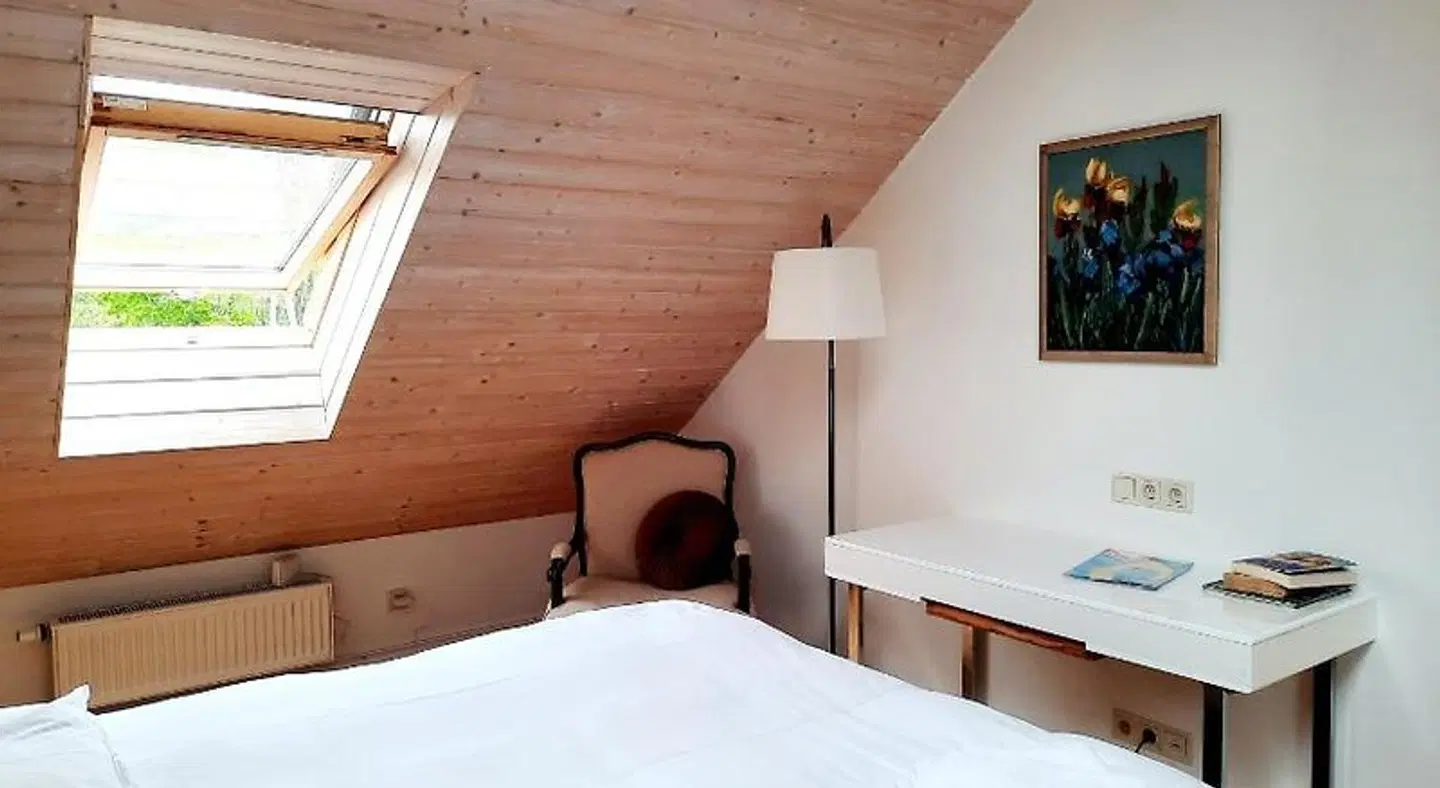 Lake & Library Hotel ROOM_EXAMPLE